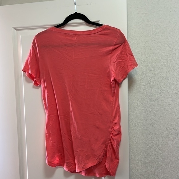 Old Navy Maternity tee top size medium EUC. Length 26”. - Picture 5 of 6